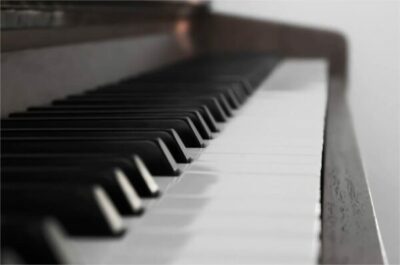 easy pieces to learn piano as a beginner